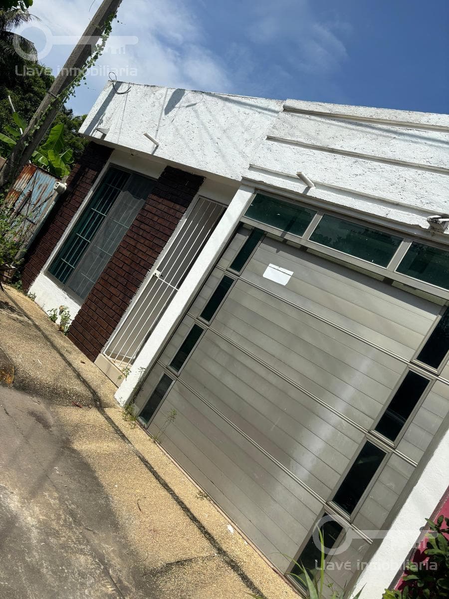 Casa en Venta en Grosella, Fracc. Los Almendros, Coatzacoalcos, Ver. - 1