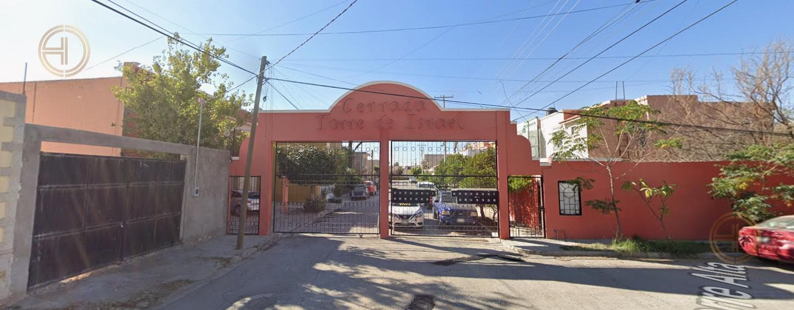 CASA A LA VENTA EN FRACCIONAMIENTO RESIDENCIAL LAS TORRES, TORREÓN, COAHUILA, A 5 MINUTOS DEL AEROPUERTO INTERNACIONAL FRANCISCO SARABIA TINOCO. - 1