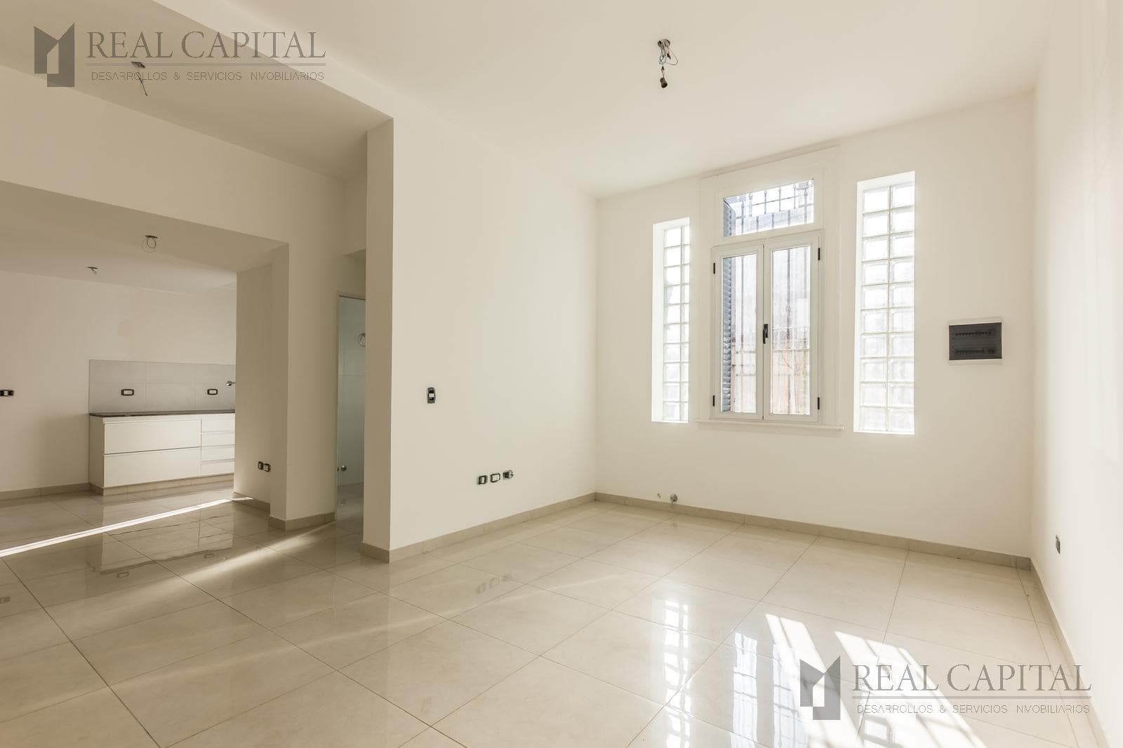 Casa 4 ambientes con PATIO reciclada a Nuevo 198M2- Liniers - 1