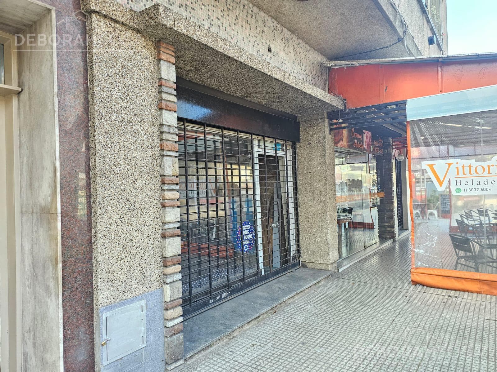 Venta Local en Emilio Lamarca al 2000 - 1