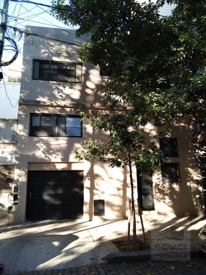 Excelente casa 6 ambiente sobre terreno propio - Caballito - 1