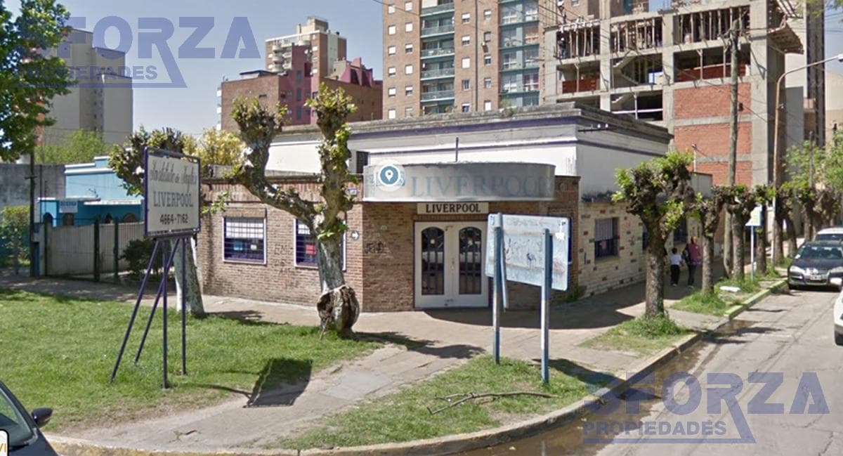 Local en ochava a metros de av peron - 1