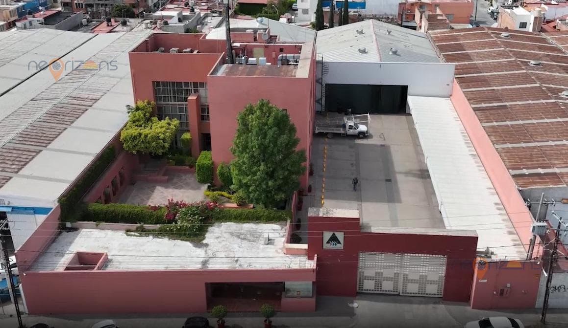 EDIFICIO DE OFICINAS CORPORATIVAS CON BODEGAS SOBRE CARR 57 SLP - 1