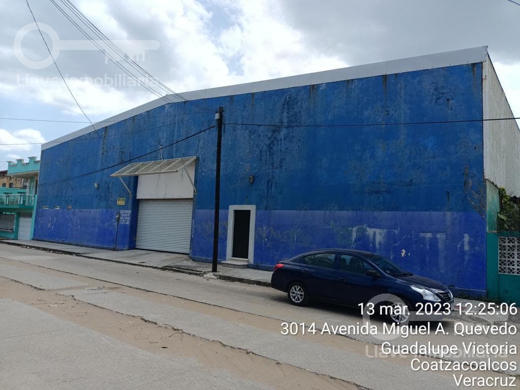 Renta de Bodega de 900 m2 en Av. Quevedo, Col. Guadalupe Victoria, Coatzacoalcos, Ver. - 1