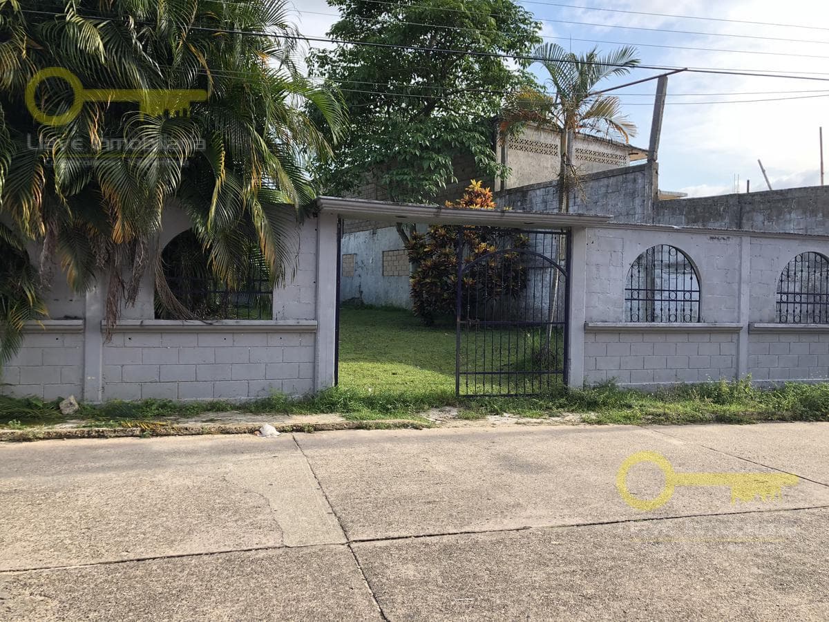 Renta de Terreno de 449.60 m2 en calle Manuel Campillo, Col. Adolfo Ruiz Cortines, Minatitlán, Ver. - 1
