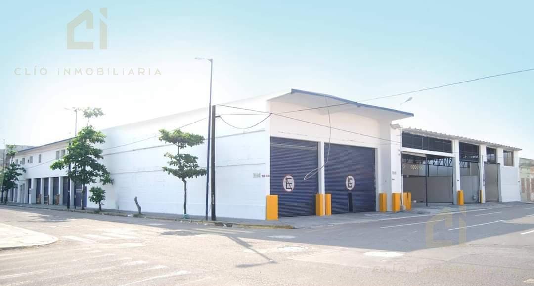 Amplia bodega en venta, cuenta con varios andenes y rampas de acceso para carga y descarga - 1
