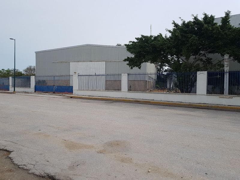 BODEGA Y OFICINAS EN RENTA/VENTA, EN EL PUERTO INDUSTRIAL - 1