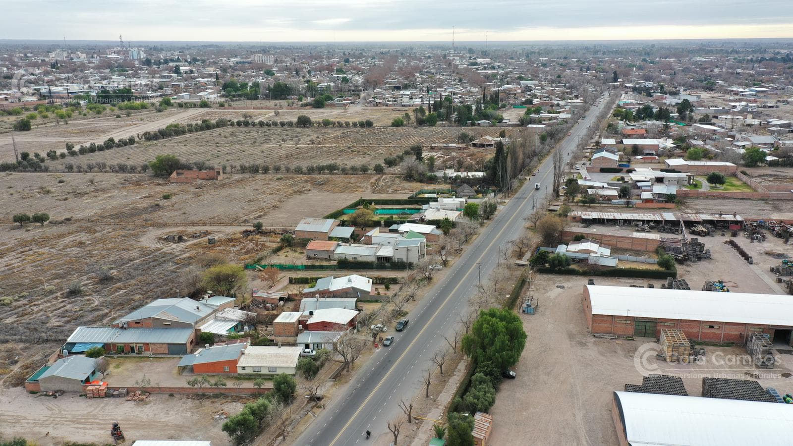 Casa en en venta con amplio terreno. San Rafael Mendoza. Zona expansión. - 1