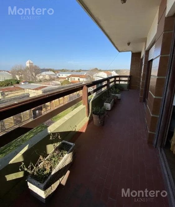Venta departamento 3 ambientes con dependencia centro Miramar - 1