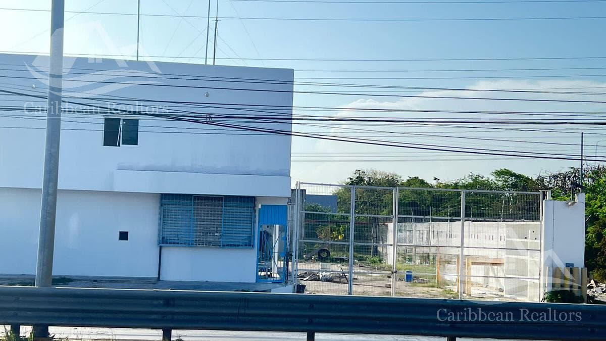 Bodega Industrial en Venta en Playa del Carmen - 1