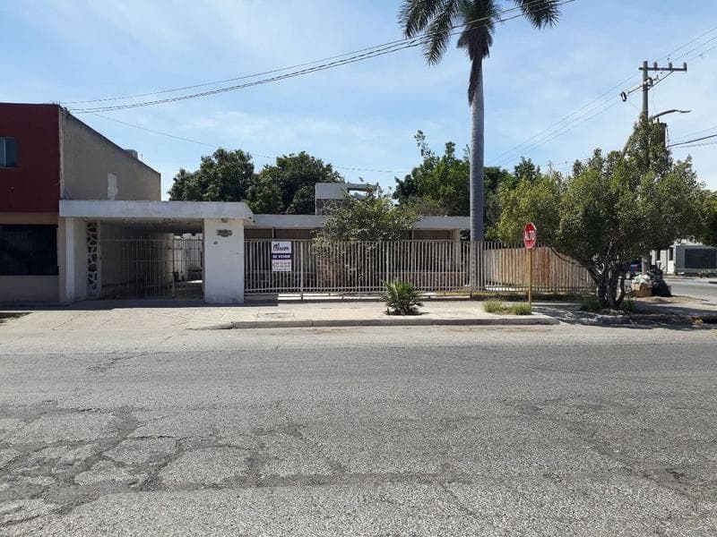 SE VENDE CASA PARA USO COMERCIAL O HABITACIONAL EN ESQUINA , CENTRICA. - 1