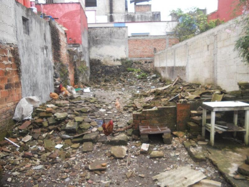 TERRENO CENTRICO CON CASA ANTIGUA - 1
