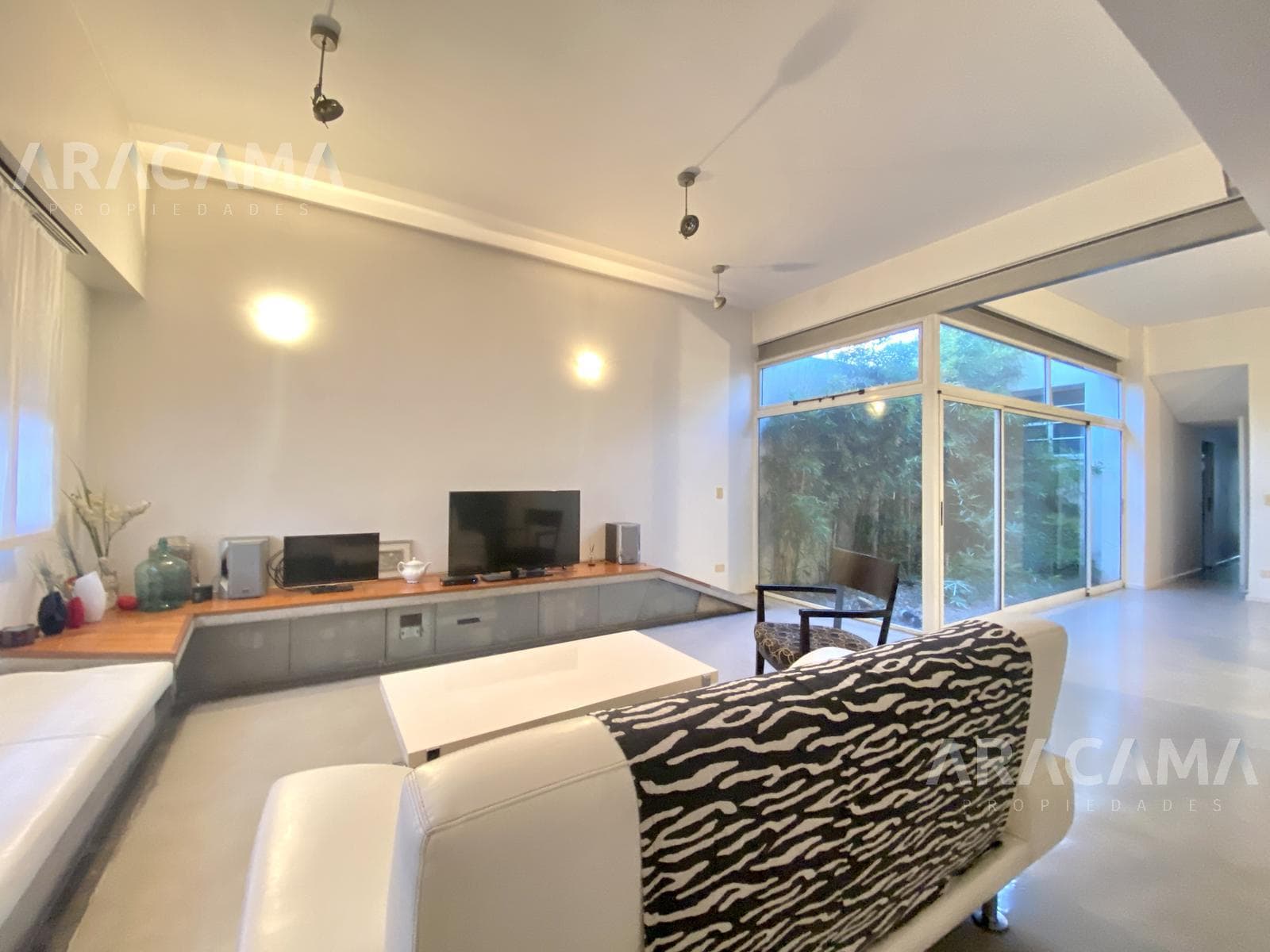 Casa en Venta en Remedios de Escalada de San Martin al 2800 - CABA - 1