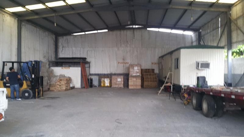VENDO BODEGA CON PATIO DE MANIOBRAS, POR PUERTO PESQUERO. - 1