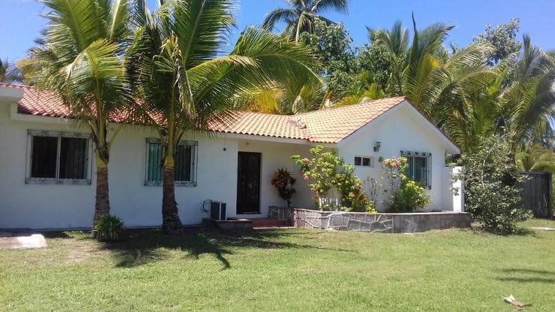 CASA Y DEPARTAMENTO EN VENTA Y RENTA AMUEBLADOS PLAYA LA TAMBORA ESCUINAPA SINALOA - 1