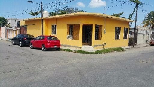 CASA EN VENTA, EN ESQUINA DE LA COL. COMPOSITORES. - 1