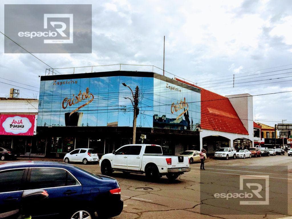 LOCAL COMERCIAL EN RENTA EN ESQUINA DE AVENIDA EN ZONA CENTRO - 1