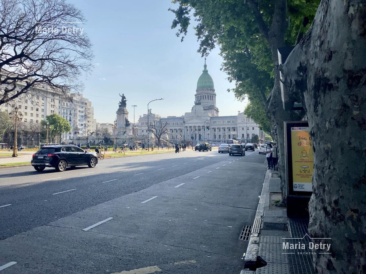 Local - Congreso sobre Rivadavia venta con renta - 1