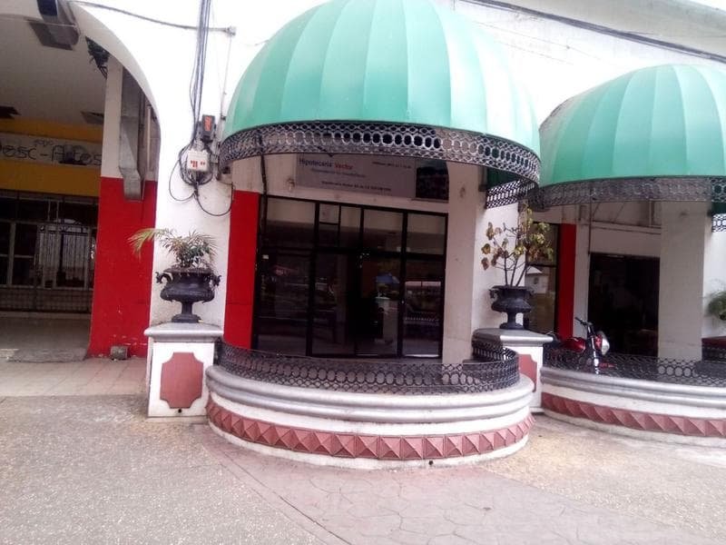 En Venta Local en Parque Central aun lado de la catedral - 1