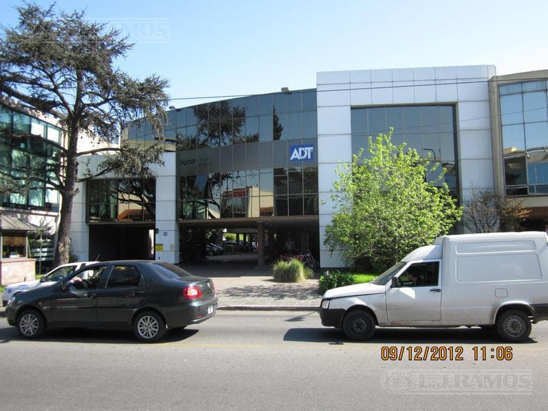 Oficina en alquiler de 114 m2 en San Isidro - 1