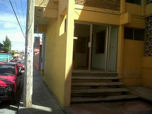 SE RENTAN AMPLIAS OFICINAS EN EL CENTRO DE COMITÁN - 1