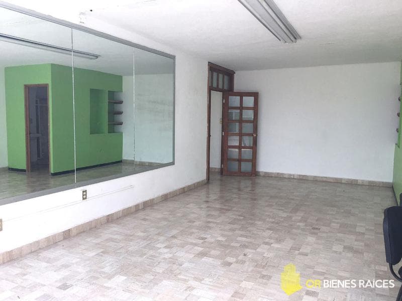 Local en renta en Marfil ideal para consultorios o clases - 1