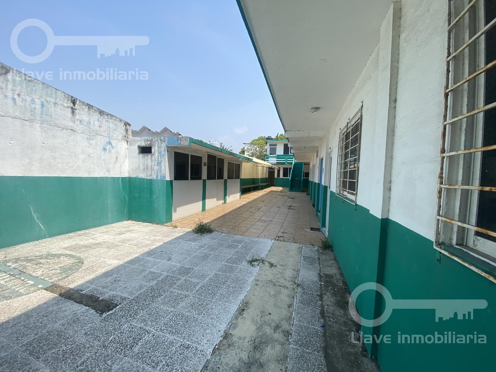 Venta de Edificio comercial, ideal para escuela, en Prolongación Zaragoza, entre Av. Universidad y División del Norte, Col. Emiliano Zapata, en Coatzacoalcos, Veracruz - 1