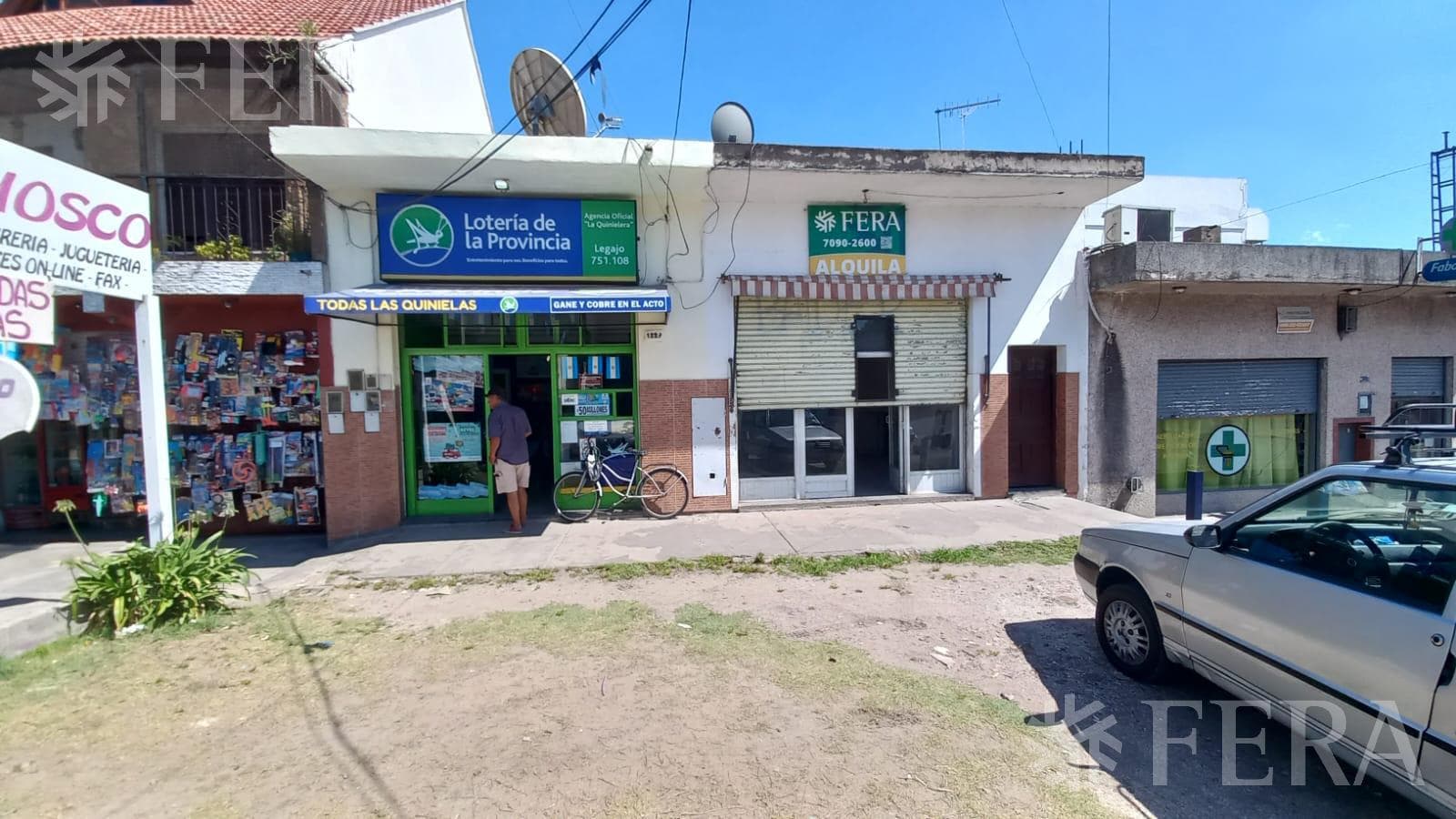Venta en bloque dos locales con patio en F. Varela (30827) - 1