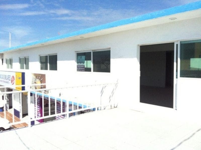 LOCAL COMERCIAL SUPER UBICADO, EN AV. ALTAMENTE TRANSITADA!! - 1