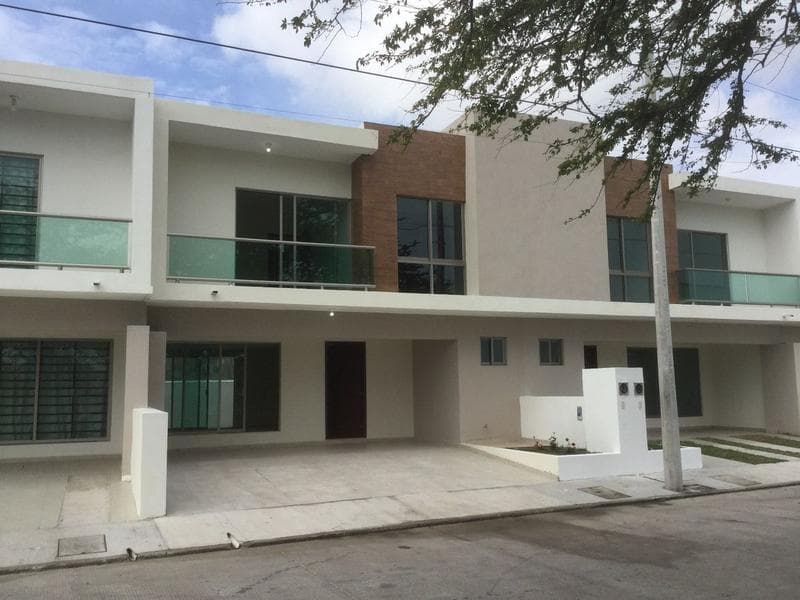 VERACRUZ en RENTA para estrenar, enfrente a la LAGUNA EL ENCANTO. - 1