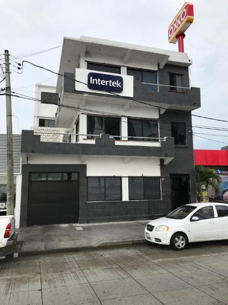 Veracruz, Edificio en Renta, enfrente del antiguo club de Yates - 1