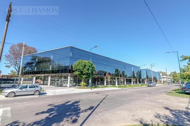 Alquiler de oficina de 410 m2 en San Isidro - 1