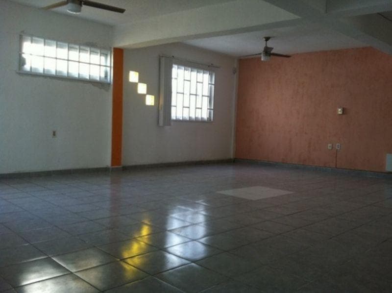 Oficina en renta en Av. Veracruz, ideal para escuelas o consultorios, con excelentes acabados. - 1