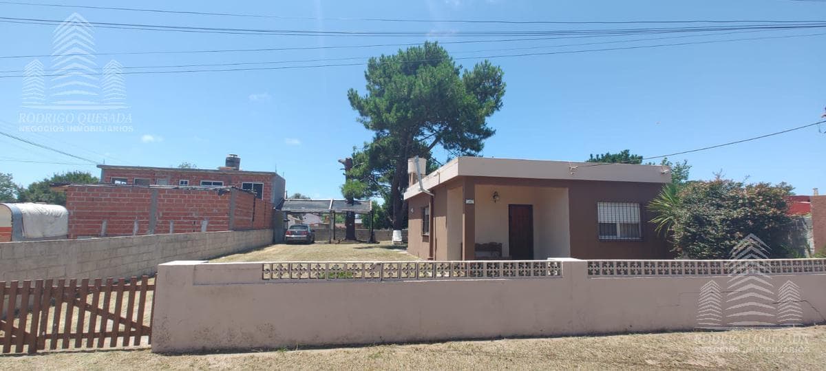 Casa en venta de 2 dormitorios c/ cochera en Costa Azul - 1