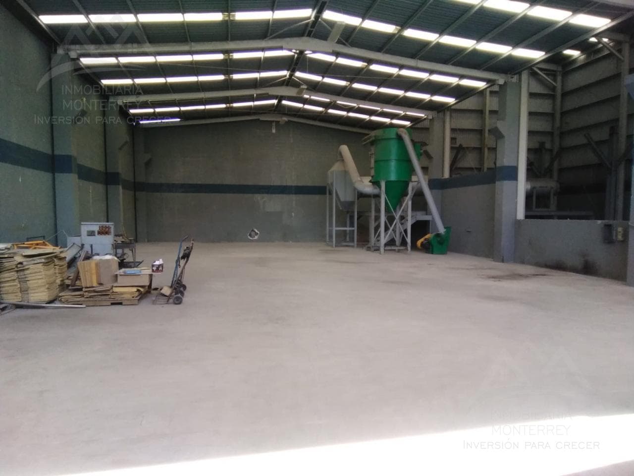 Bodega en venta y renta de 2234 metros en terreno de 4500 metros Monterrey Nuevo León. - 1