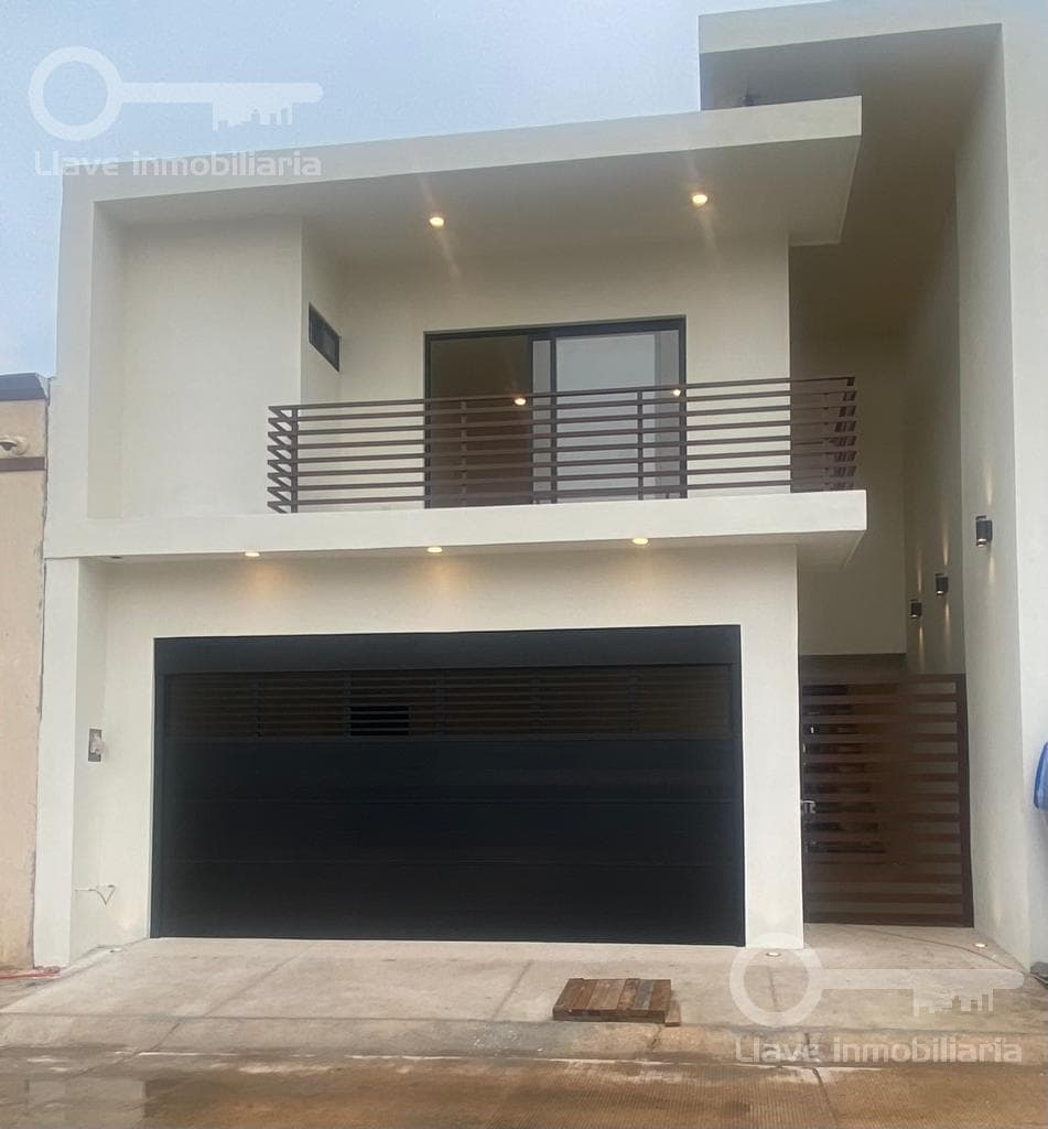 Casa 1 en Venta y Renta con 3 recámaras en Calle Carlos Aguirre, Fracc. Paraíso, Coatzacoalcos, Ver. - 1