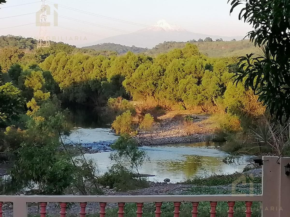 Hermosa casa en venta con alberca y una vista panorámica al pico de Orizaba - 1