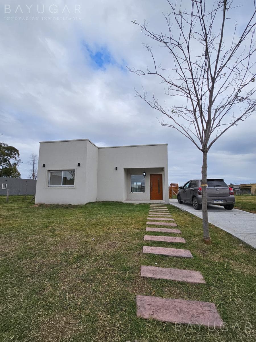 Alquiler - Casa en barrio privado San Ramon - Bayugar Negocios Inmobiliarios - 1
