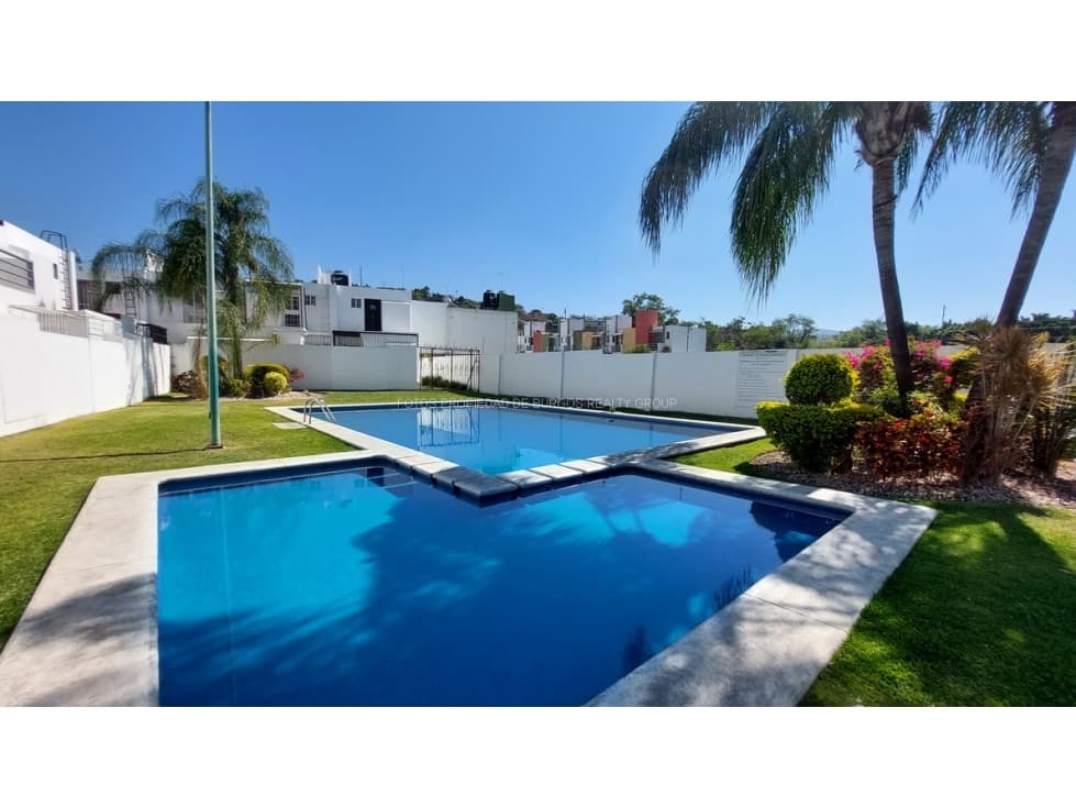 HERMOSA CASA EN VENTA A SOLO $1,155,000 - 1