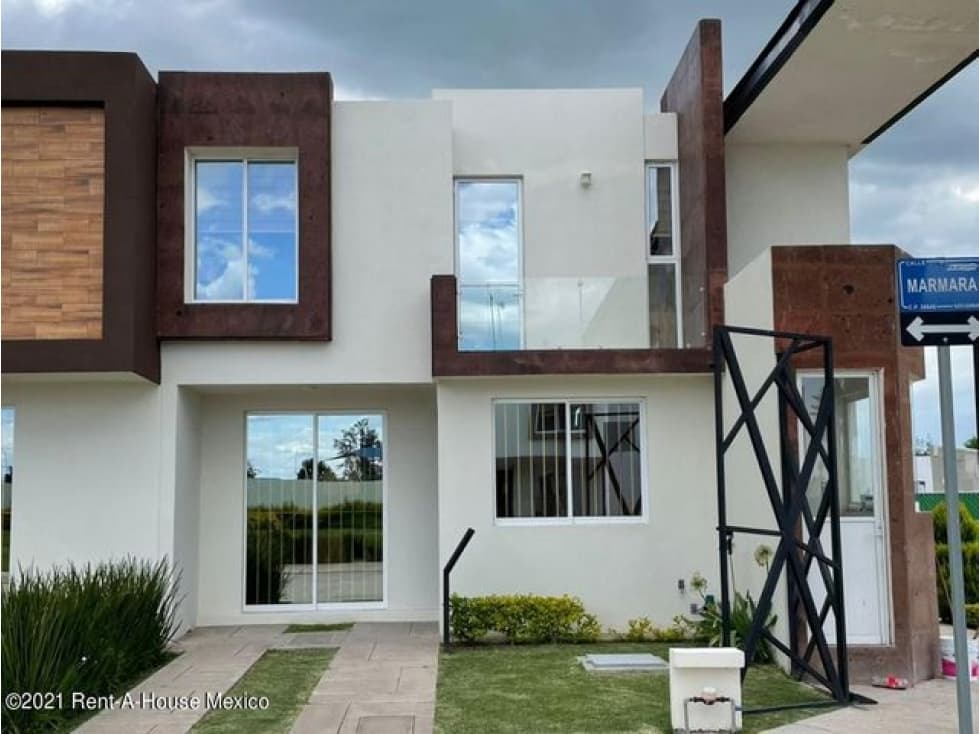 Casa en Irapuato, dentro de conjunto con amenidades, para VENTA - 1