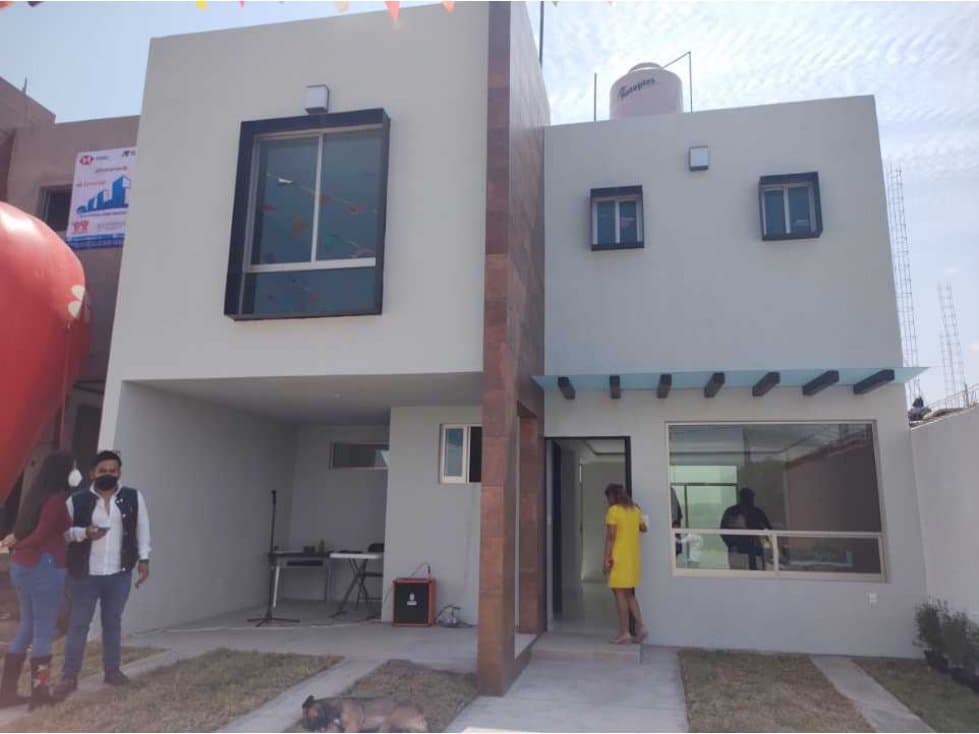 Casa estilo moderno en Pachuquilla en Privada - 1