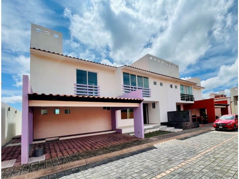 Casa Nueva en Venta en Toluca con 3 habitaciones cada una con baño - 1