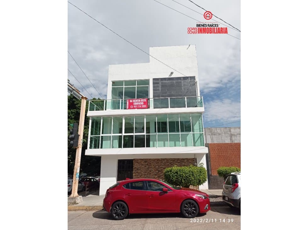 Edificio de tres niveles en renta en la Colonia Reforma - 1
