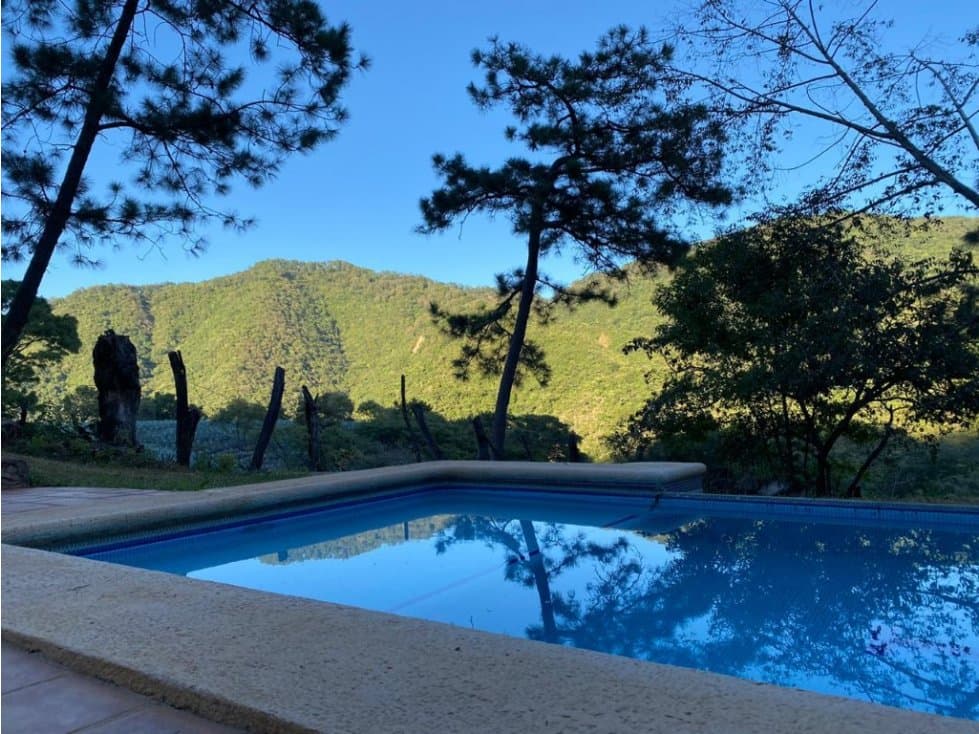 HERMOSA QUINTA CON AMPLIOS ESPACIOS ABIERTOS Y HERMOSA VISTA - 1