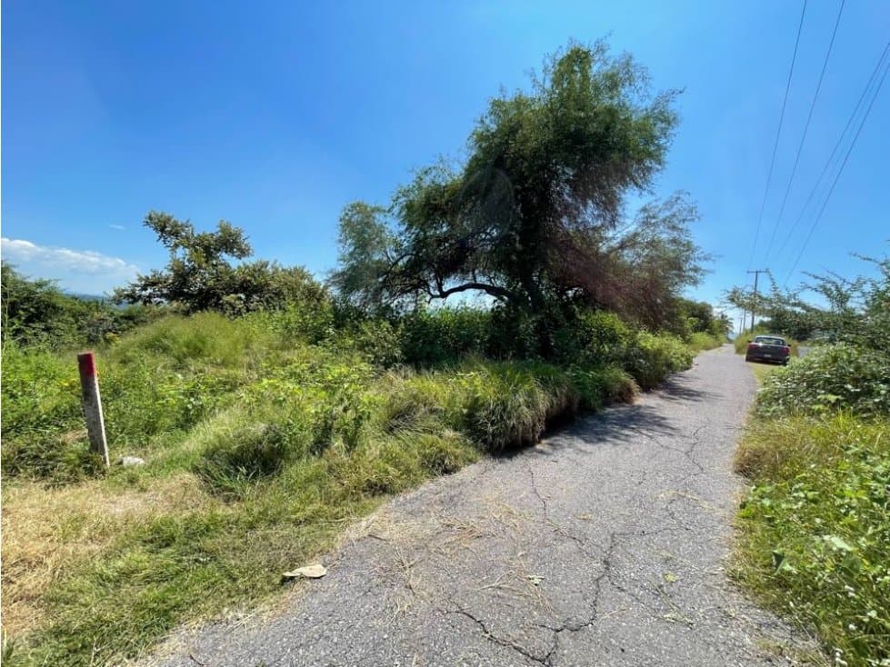 Terreno en venta en Tequesquitengo a pie de carretera - 1