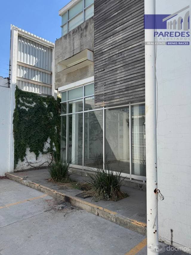 GL402 Oficinas y bodega en Venta muy cerca de carretera Irapuato Salamanca Irapuato - 1