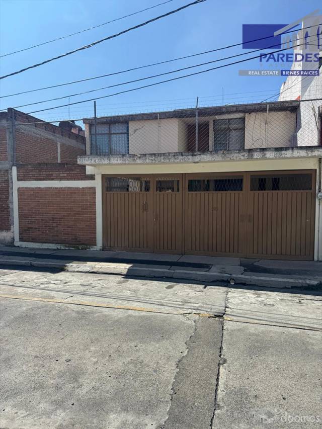 C120 Casa en Venta con 6 recamaras en Chapultepec Norte Morelia C120