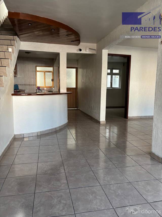 C127 Casa en Venta, con 2 departamentos Muy cerca de Av. Acueducto Morelia